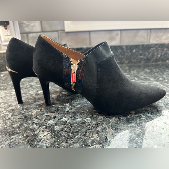 Calvin Klein Black Suede Gold Zip Jitar Leather High Heel Ankle Booties Size 9.5 - Picture 1 of 11